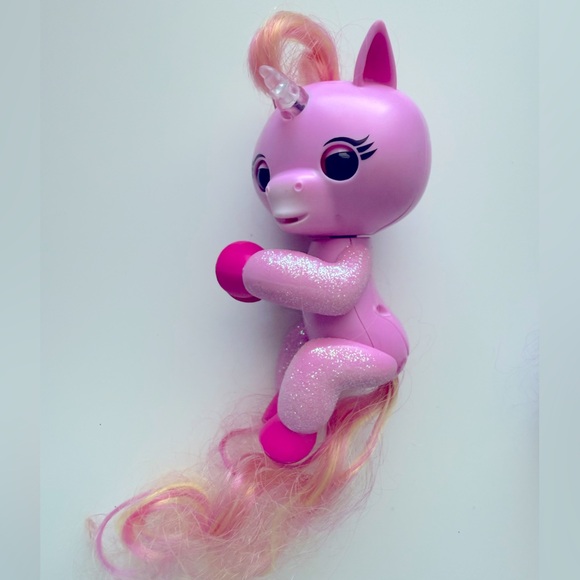 Fingerlings Baby Unicorn JoJo Interactive Figure [Light-Up] - Picture 3 of 5